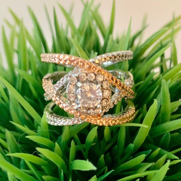 5⭐️Rated! Rose Gold and Silver Zircon Ring - Picture 2 of 7
